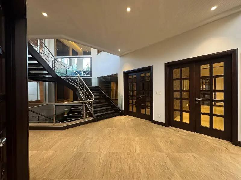 Pre-owned 3 Kanal House In  DHA Phase 6