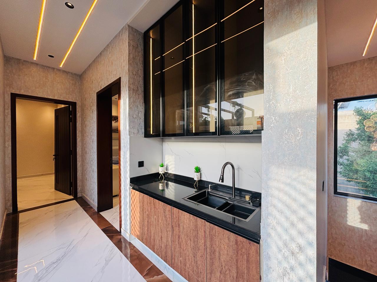 Pre-owned 10 Marla House in DHA Phase 5