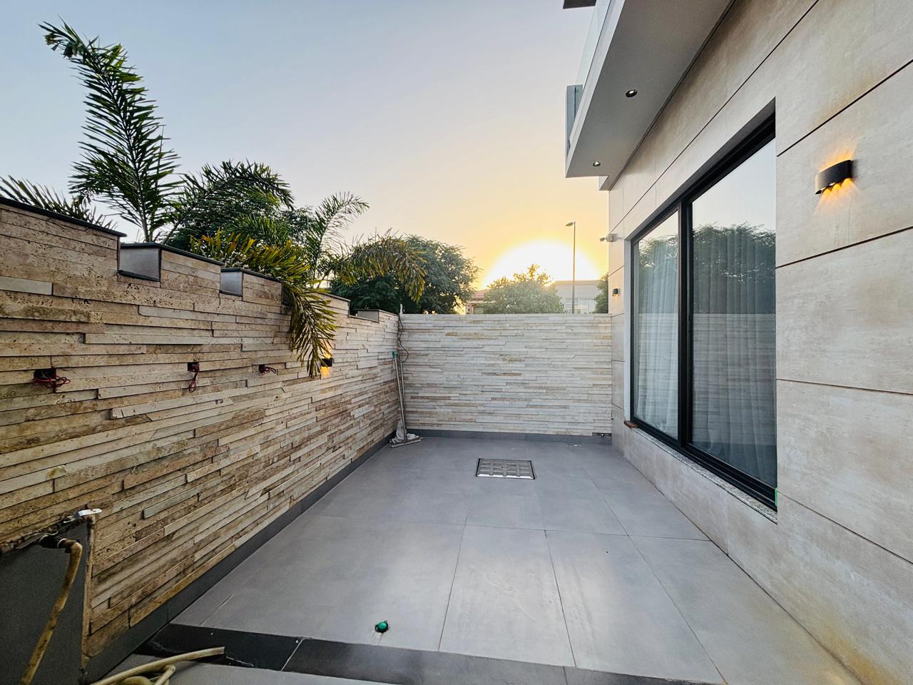 Pre-owned 10 Marla House in DHA Phase 5