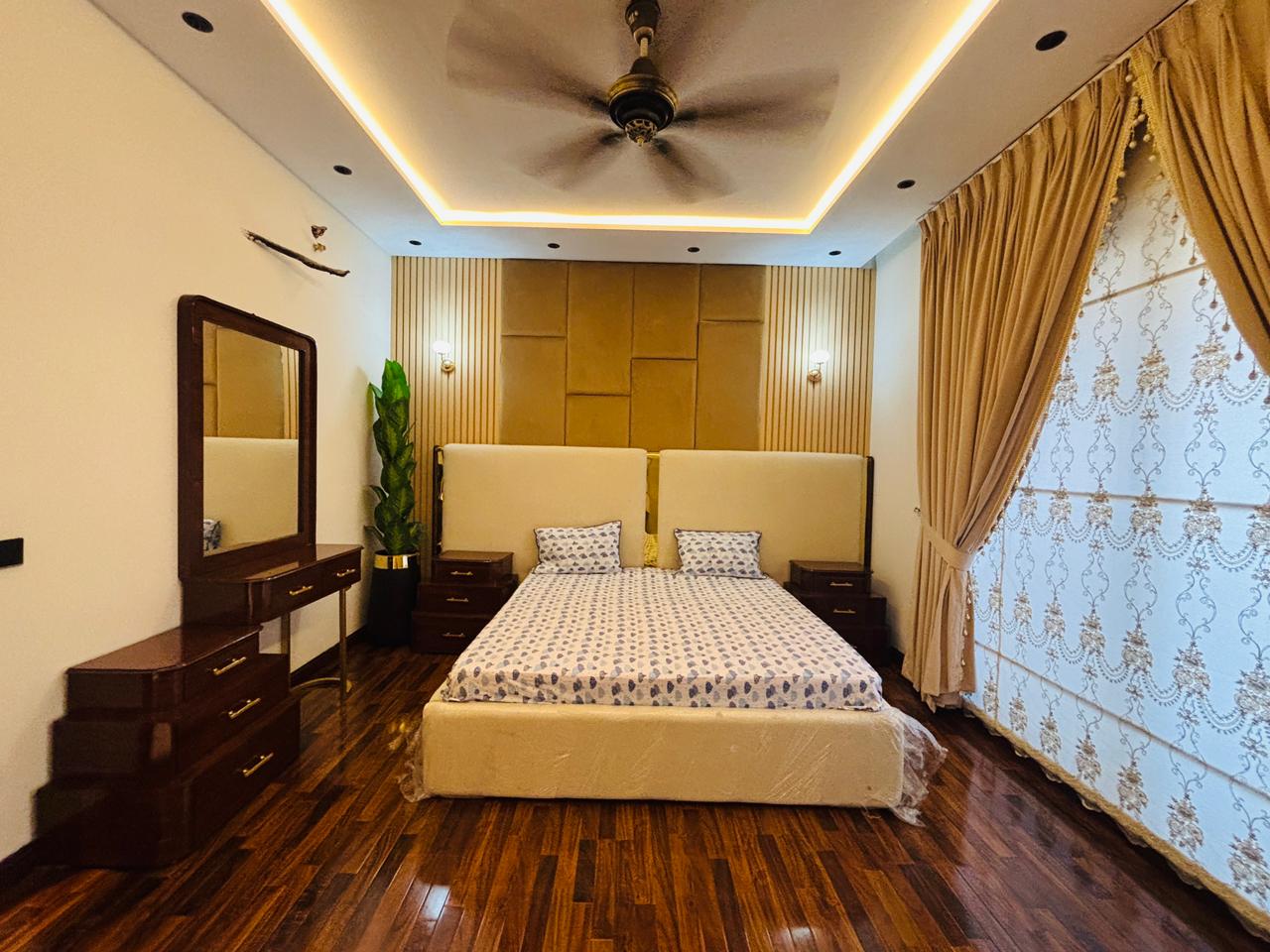 Pre-owned 10 Marla House in DHA Phase 5